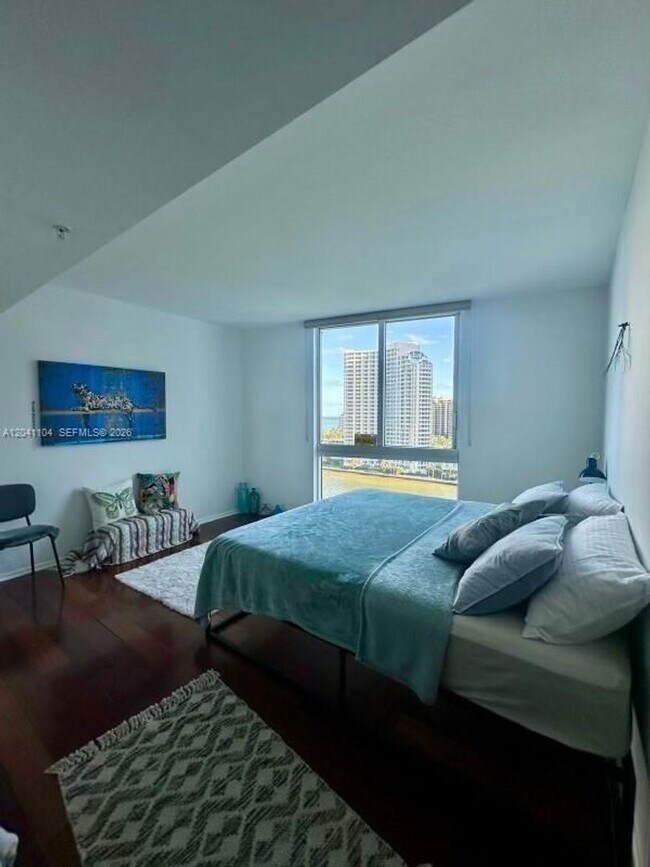 Building Photo - 325 S Biscayne Blvd