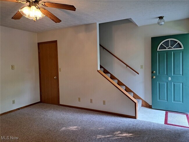 Building Photo - 6 Sunrise Dr