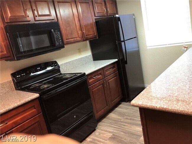 Building Photo - 4401 Alexis Dr
