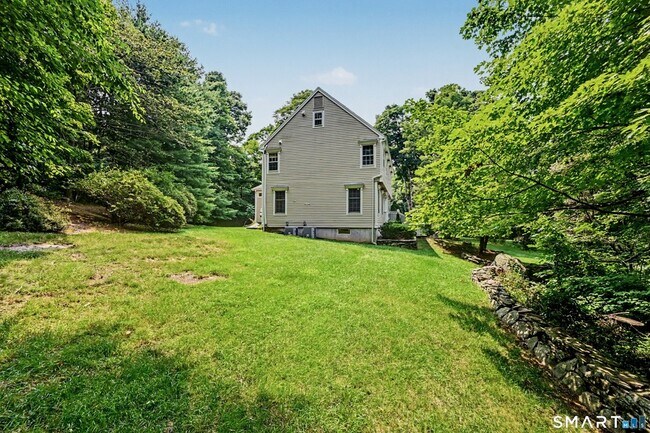 Building Photo - 8 Indian Rock Pl