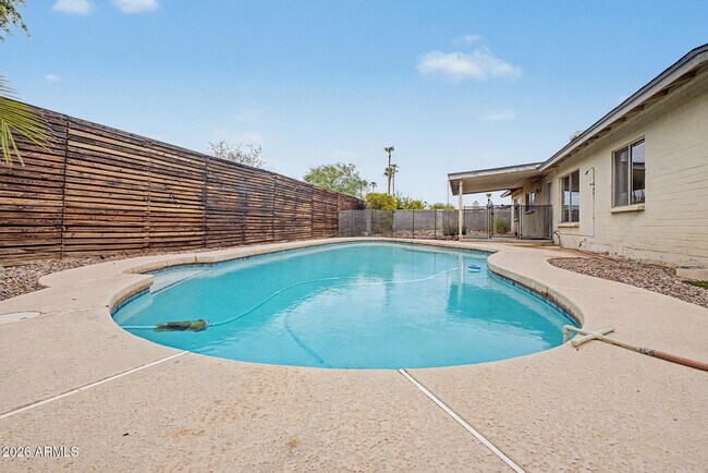 Building Photo - 1134 W Hermosa Dr