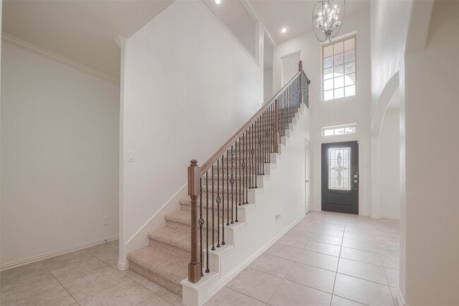 Building Photo - 2261 Oak Cir Dr N