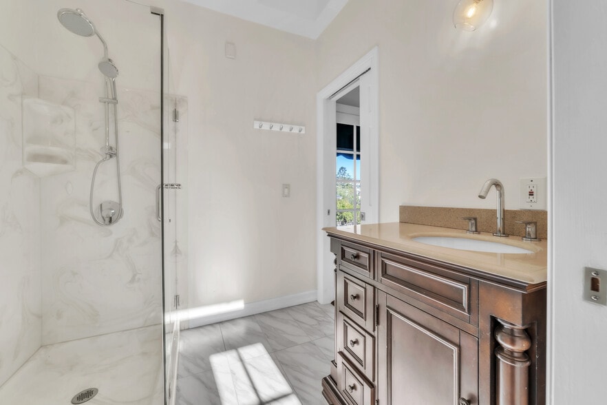 Building Photo - 80 Corona St