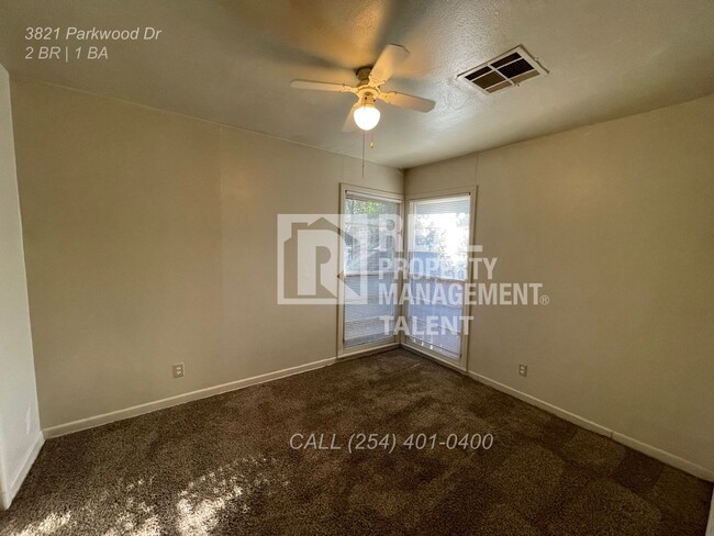 Building Photo - Charming 2/1 bedroom home ready for you to...