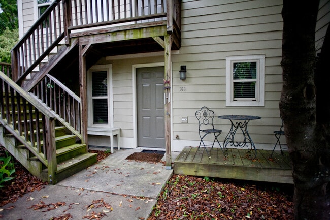 Building Photo - All-Inclusive Living Steps from East Franklin St – Relax at The Retreat! Flexible Move in!