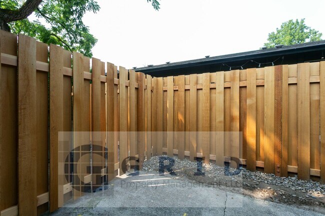 Building Photo - Gorgeous 2 Bedroom Apartment in Mt. Tabor - $500 MOVE IN SPECIAL!