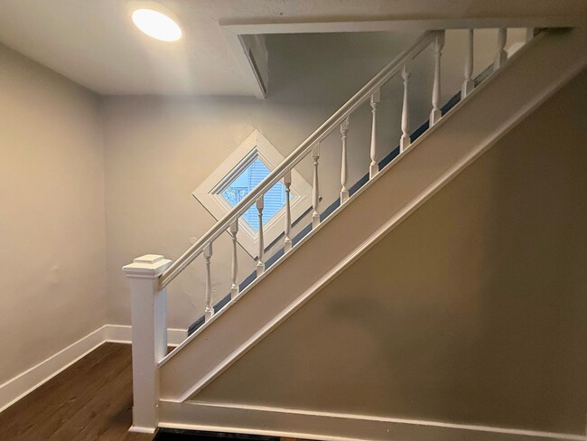 Building Photo - Newly renovated 3-bedroom, 1-bath home in Akron