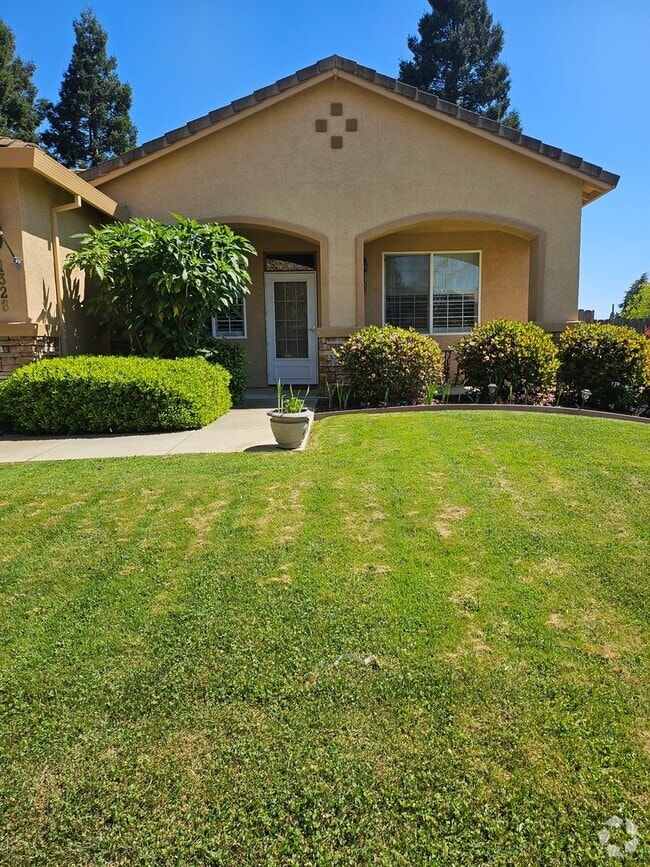 Building Photo - 3bed 2bath