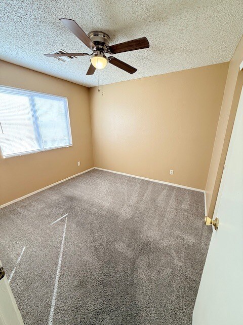 Building Photo - HOUSE FOR RENT