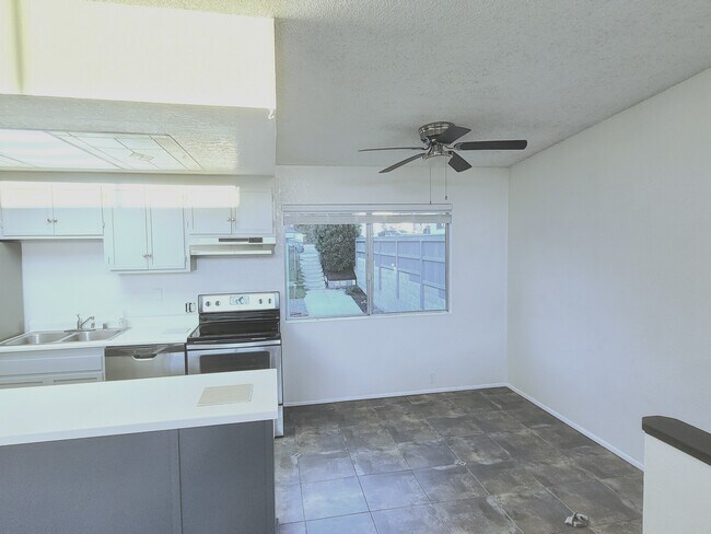Building Photo - 3962 Haines St