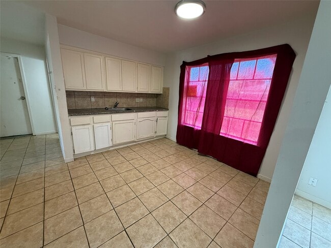 Building Photo - 4702 Ridgemar Cir