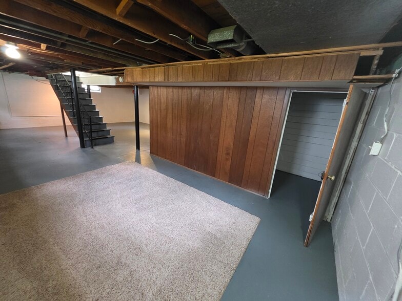 Building Photo - 915 Mackow Dr