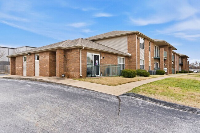 Building Photo - 3360 S Fairway Ave
