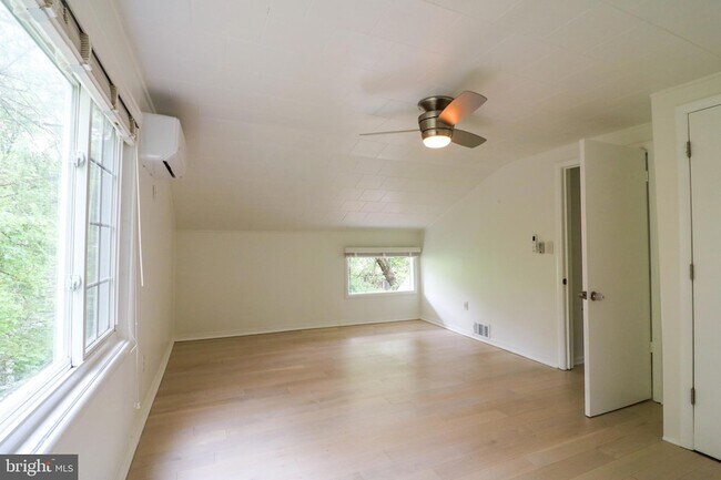Building Photo - 400 Dean Dr