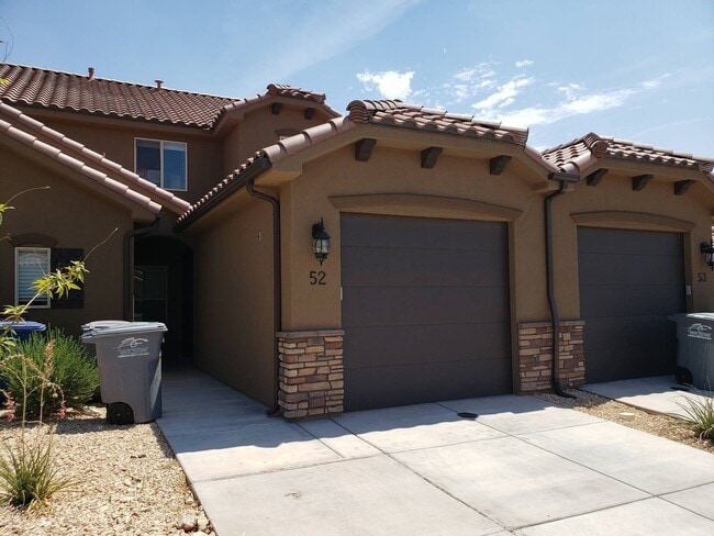 Building Photo - Gorgeous 3 bedroom 2.5 baths with great am...