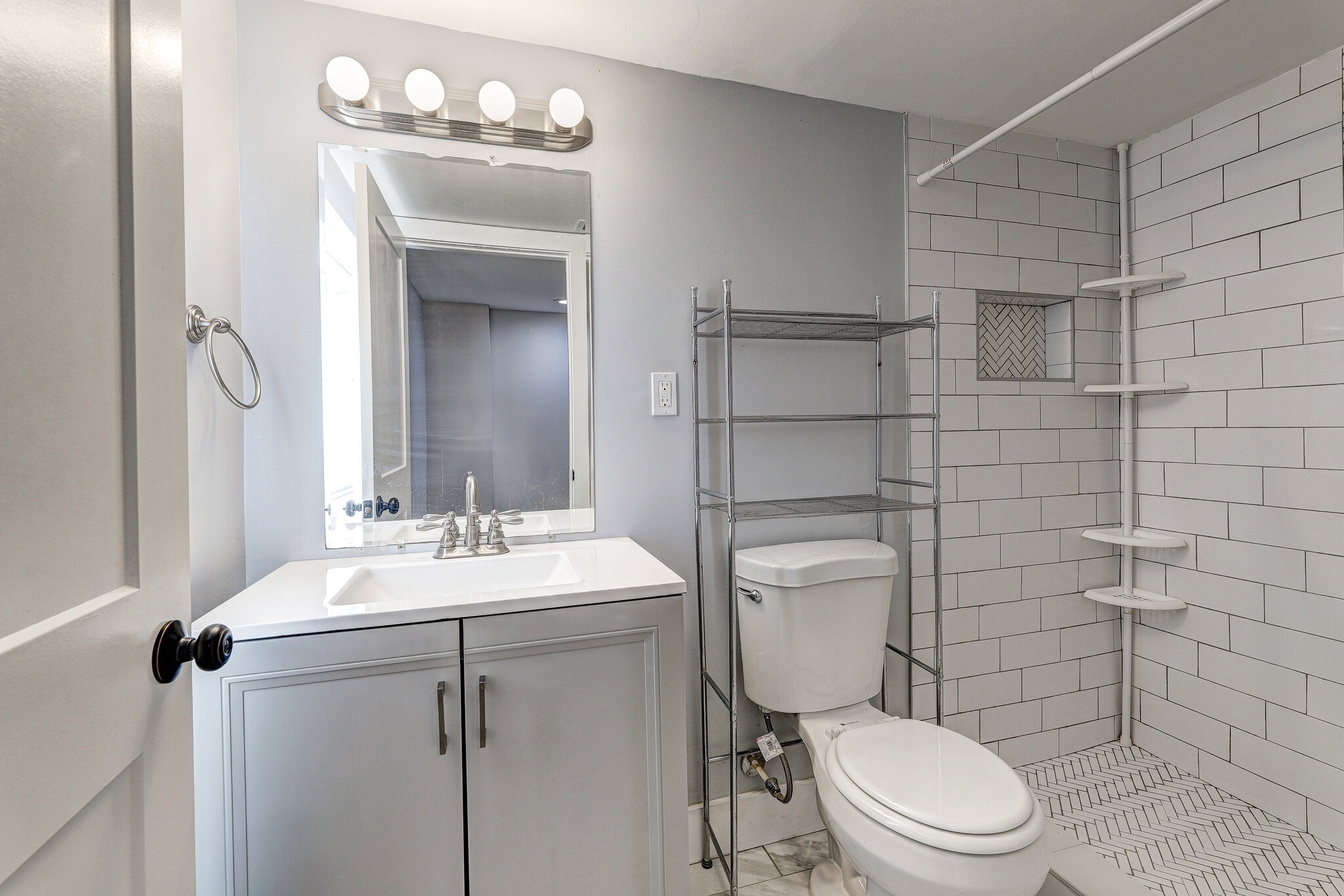 Third floor bathroom. - 60 S Carrollton Ave
