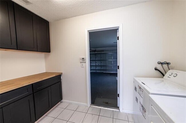 Building Photo - 1260 NW 101st Ave