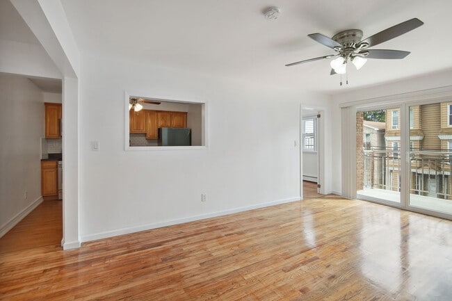 Building Photo - 140 Hopkins Ave
