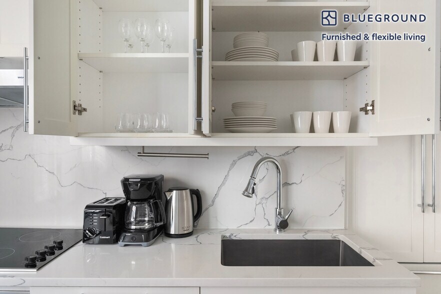 Building Photo - 915 W End Ave