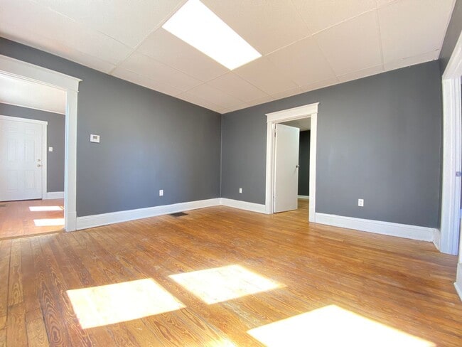 Building Photo - 4 Bedroom Home in Hammond