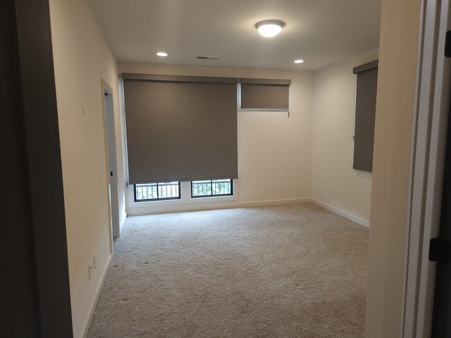 Building Photo - Modern Brownstone 3 Bedrooms, 3.5 Baths lo...