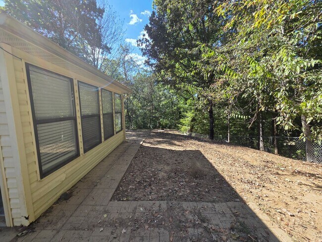 Building Photo - Charming 3-Bedroom Home Near the Interstate