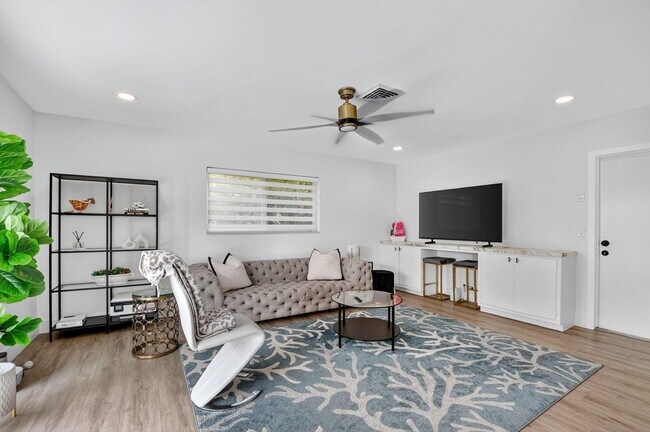 Building Photo - 891 Hickory Terrace