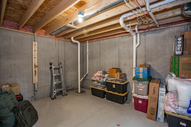 Building Photo - Stunning 4 Bed, 3 Bath Home | 3-Car Garage | Scenic Meadows