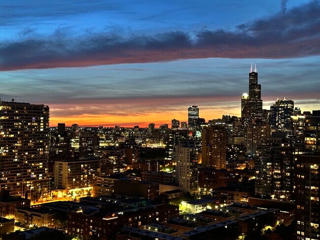 Building Photo - 1901 S Calumet Ave