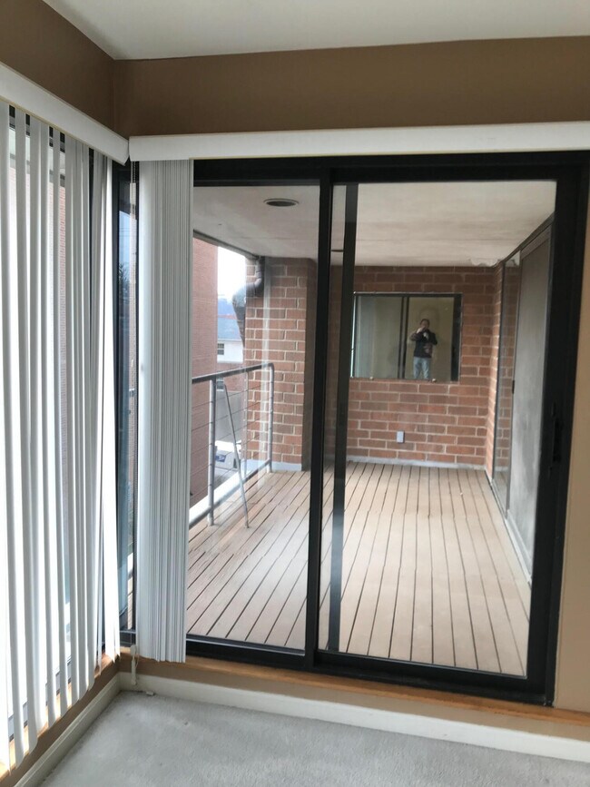 Building Photo - 201 Riverside Pl