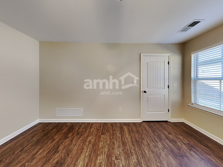 Building Photo - 5883 Savannah Pky