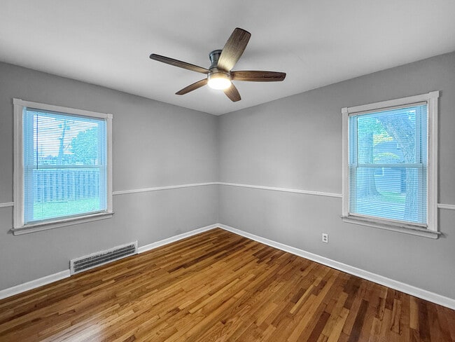 Building Photo - Charming 4 beds 2 baths in South Euclid!