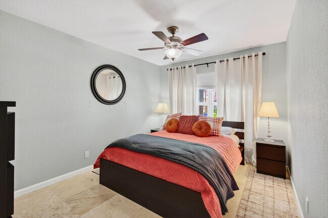 Building Photo - 7076 Middlebury Dr