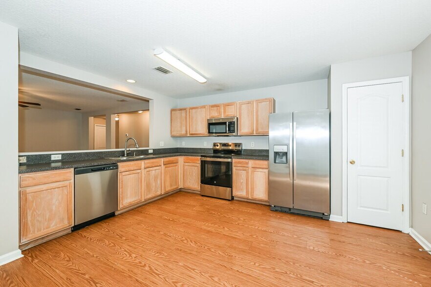 Building Photo - 1071 Collinswood Dr W