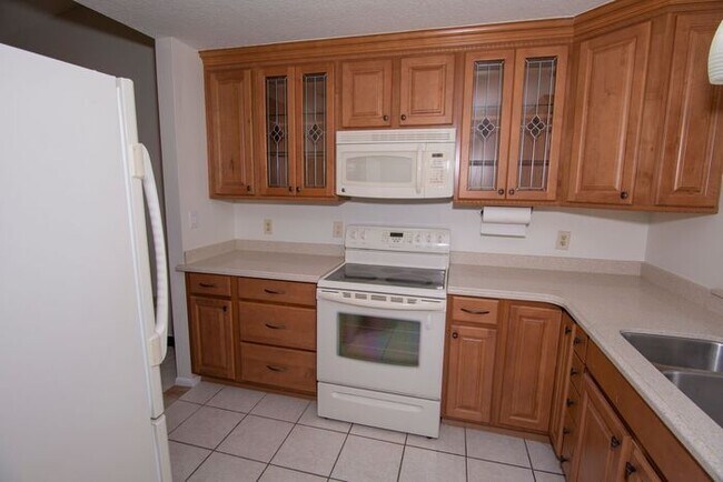 Building Photo - ADORABLE 2/2 CONDO WITH PRIVATE FENCED YARD — GREAT WINTER PARK LOCATION!