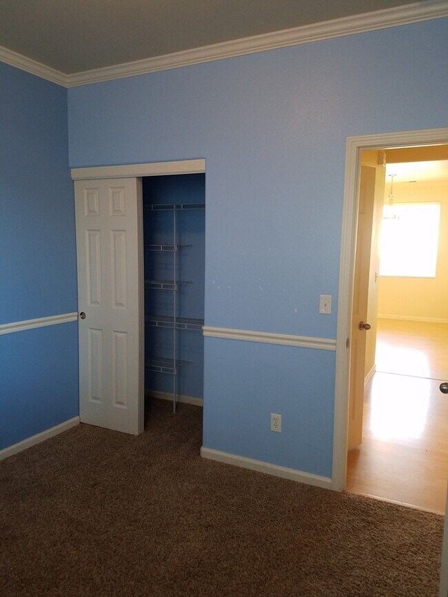 Building Photo - Spacious Single-Story Gem with 4 bedroom, 2 bathroom Near Damonte Ranch!