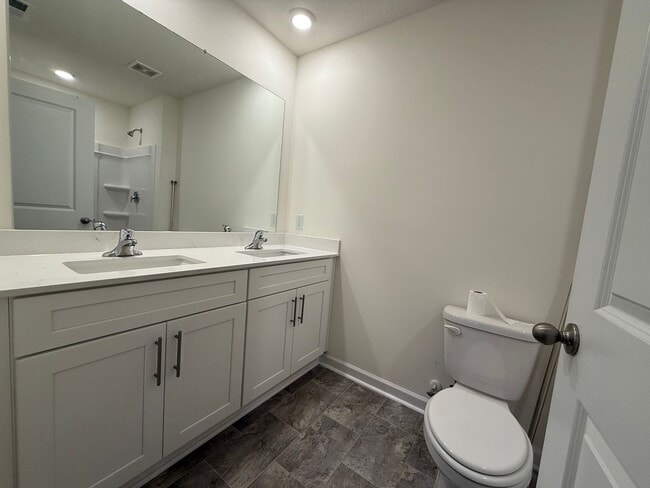 Building Photo - 4 Bedroom 2 Bathroom Home located in Greeneville, TN