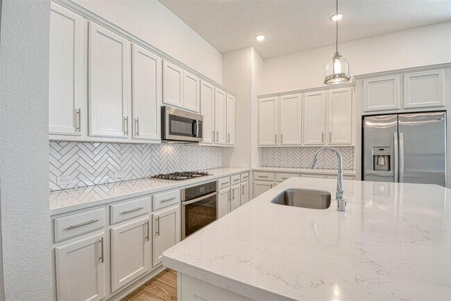 Building Photo - 17099 Crimson Crest Dr