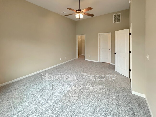 Building Photo - 32 Governors Lake Way