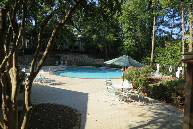 Building Photo - 807 Country Park Dr