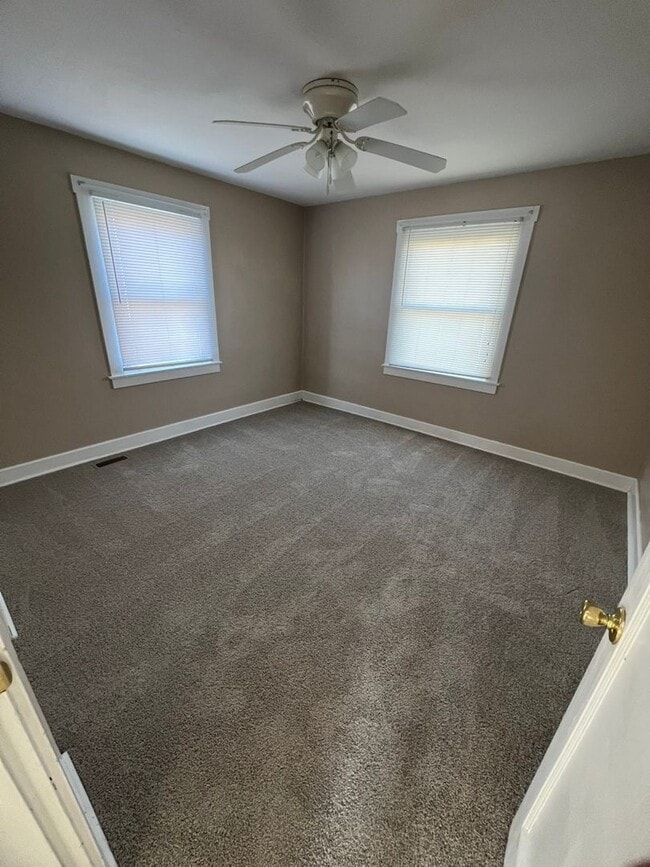 Building Photo - 2 bed, 1 bath home in a quiet neighborhood