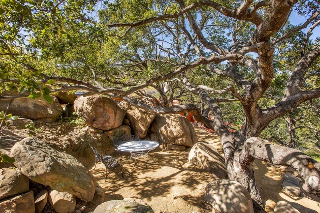 Building Photo - 7846 Lilac Ln