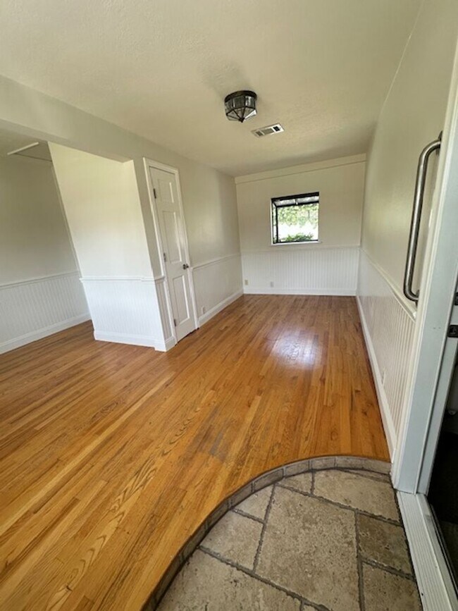 Building Photo - A True Gem in One of the Most Sought-After...