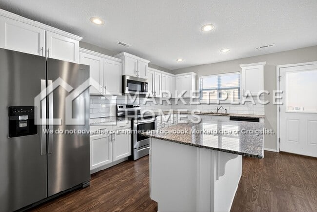 Building Photo - 904 SW Loudon Dr