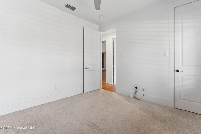 Building Photo - 623 N 9th St