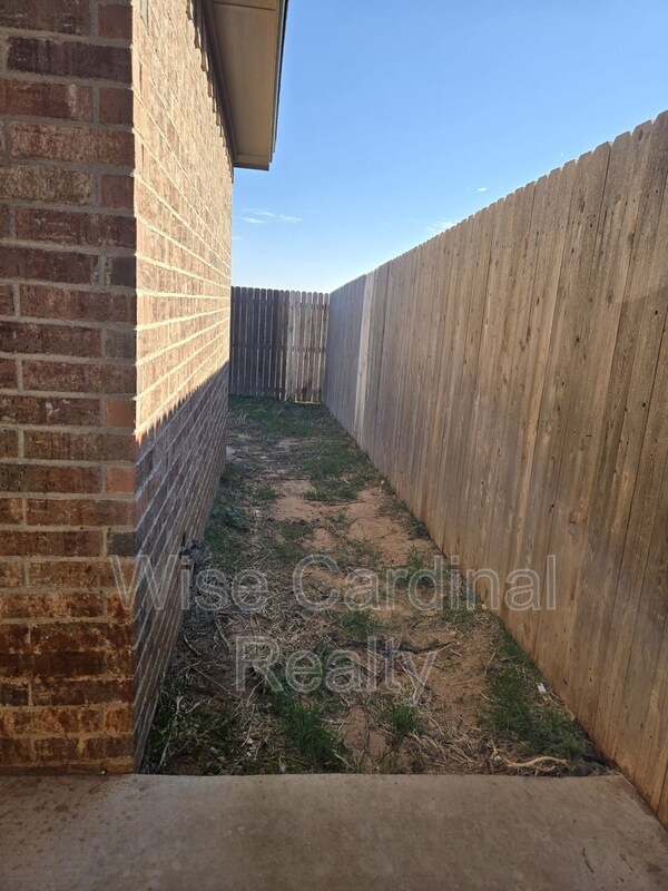 Building Photo - 17815 Private Rd 2160