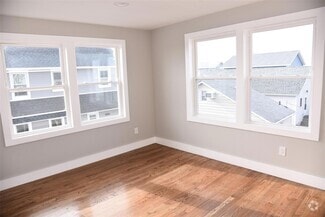 Building Photo - 140 Williamson St