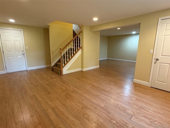 Building Photo - 1253 NY-208