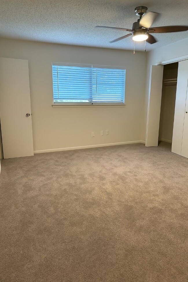 Building Photo - 5405 Tennyson Dr