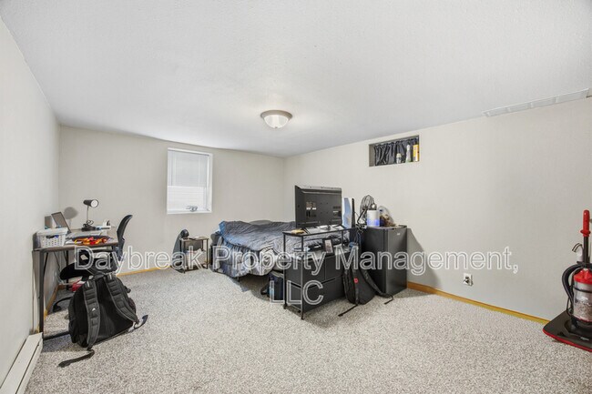 Building Photo - 1221 5th St S
